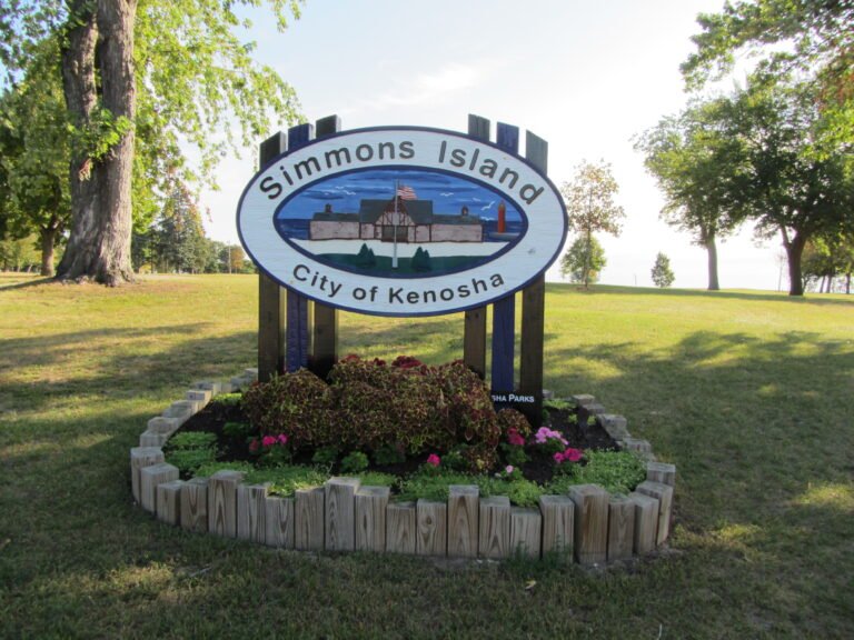 Simmons Island Kenosha | Free Lake Michigan Beach & Park